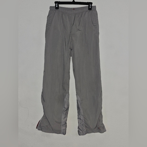 Nike Wind Breaker Pants Women Sz 4-6 Gray Hem Side Zippers Athleisure - Picture 2 of 15
